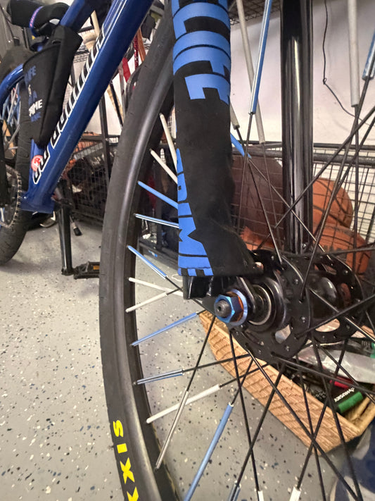 Pedal bike front axle bolt/mafia